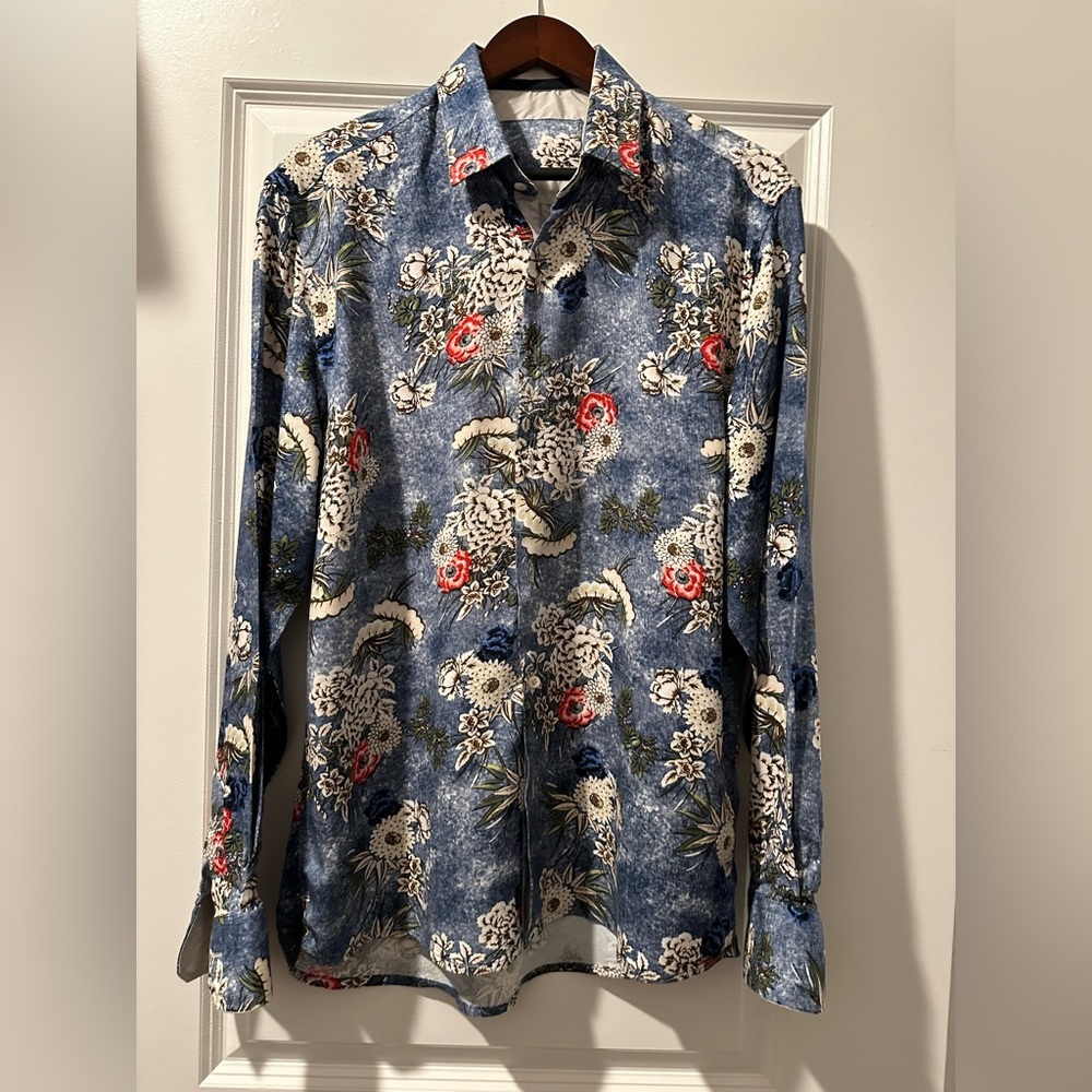 Beautiful blue shirt in really good condition.